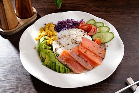 Боул с лососем